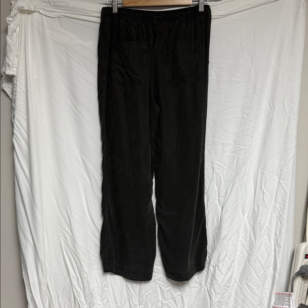 Soft Charcoal Cropped Pants for Women - Medium - Picture 2 of 4